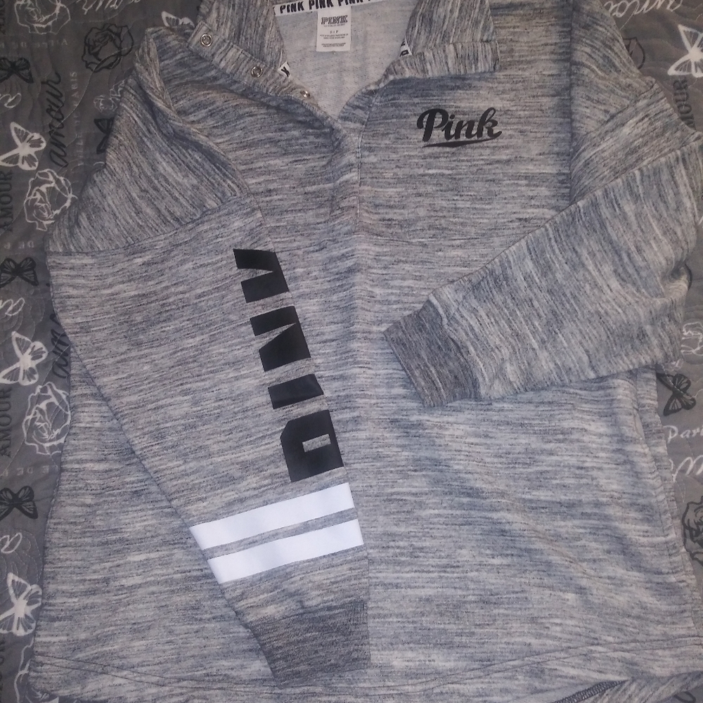🎊🎉V.S. PINK PULLOVER SWEATSHIRT🎉🎊